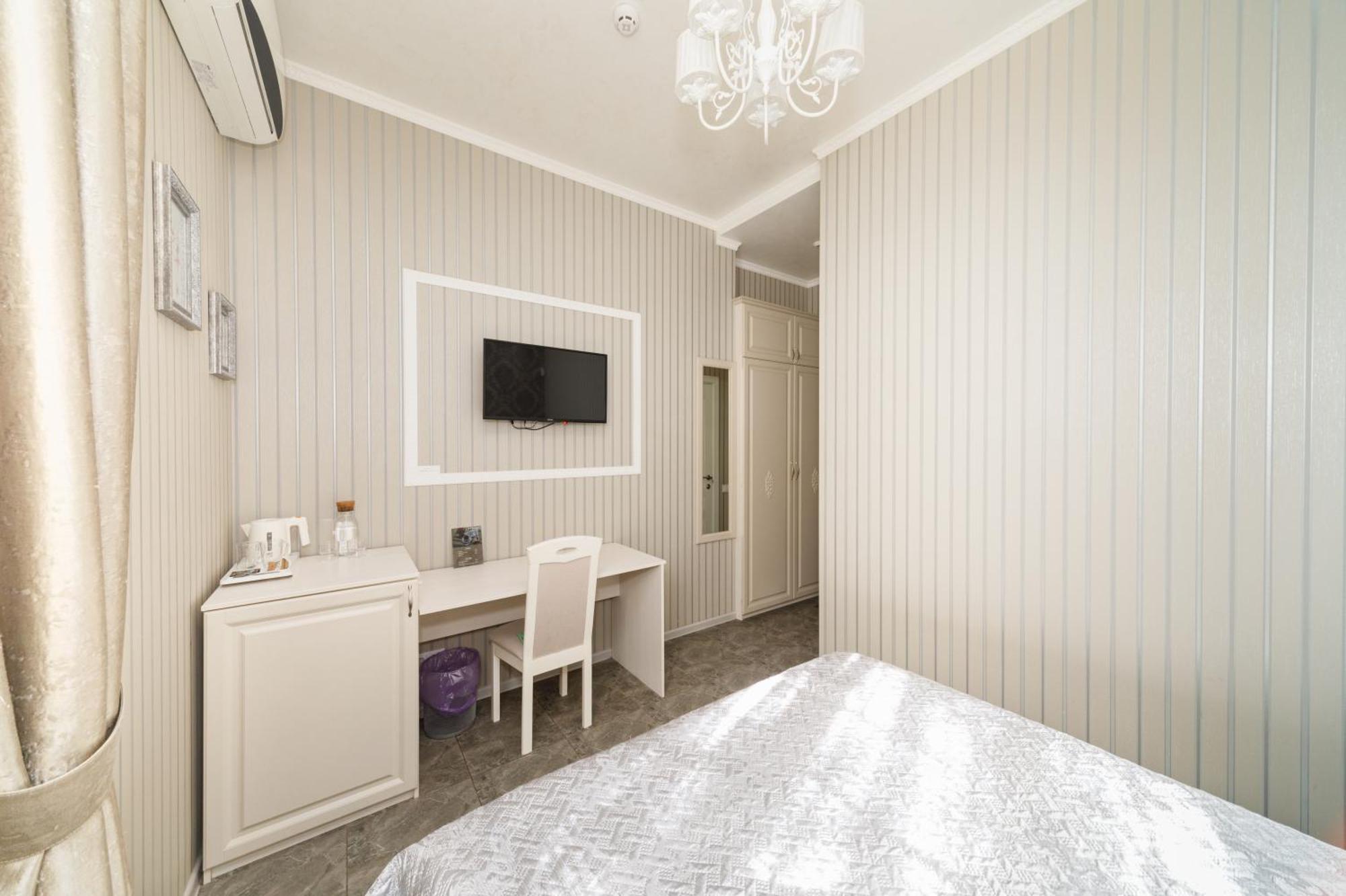 L.O.Y Family Hotel Dnipro Bagian luar foto