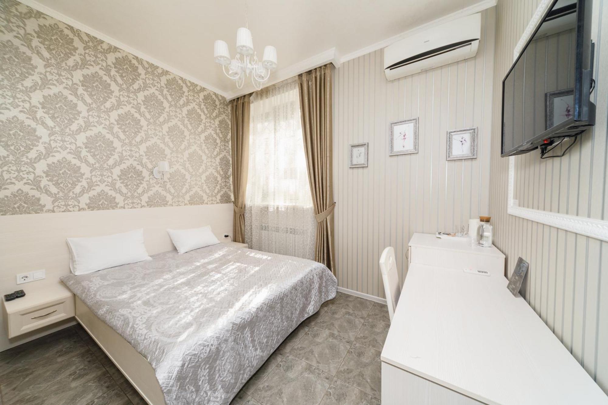 L.O.Y Family Hotel Dnipro Bagian luar foto