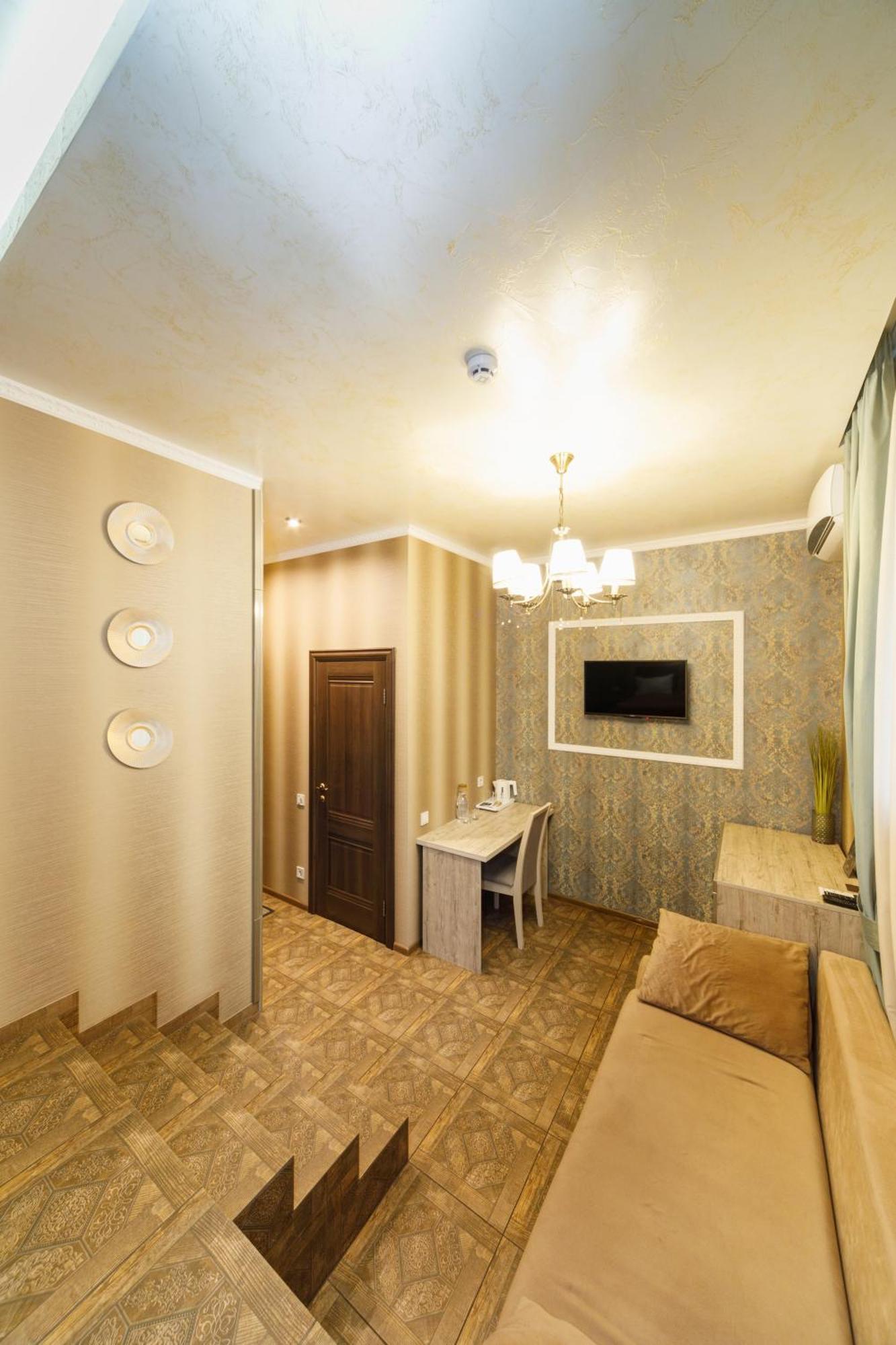 L.O.Y Family Hotel Dnipro Bagian luar foto