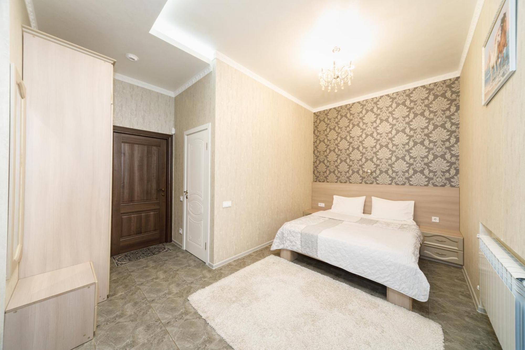 L.O.Y Family Hotel Dnipro Bagian luar foto