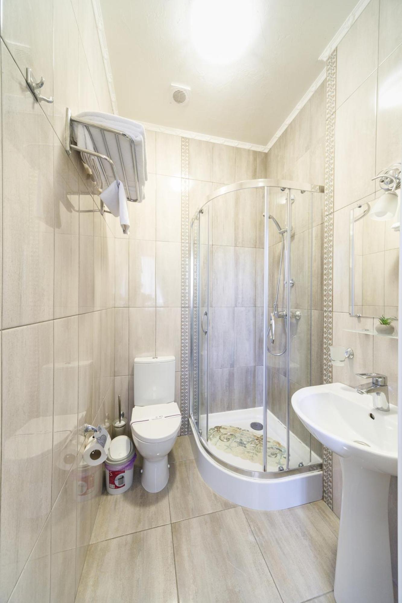 L.O.Y Family Hotel Dnipro Bagian luar foto