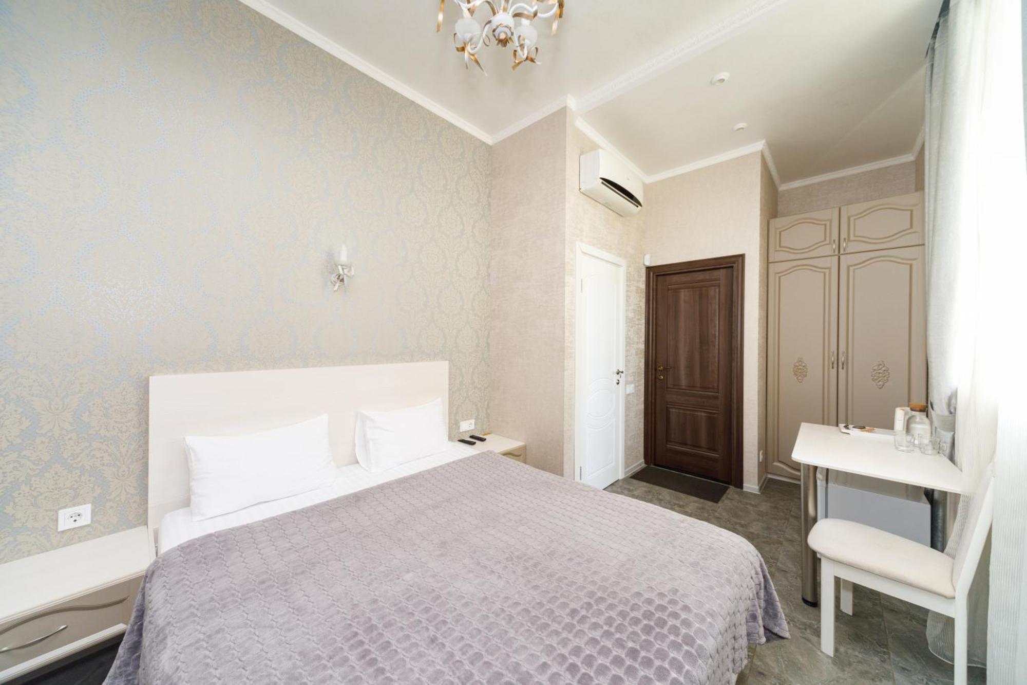 L.O.Y Family Hotel Dnipro Bagian luar foto