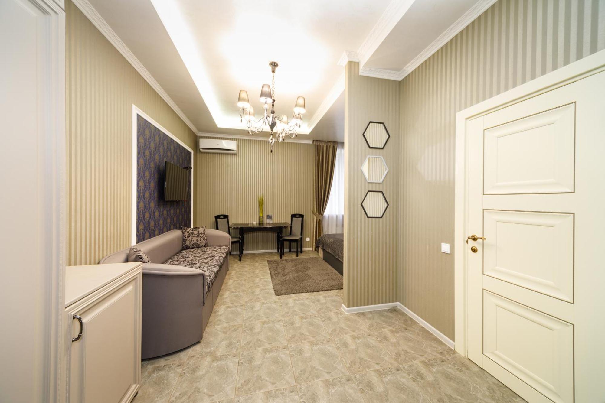 L.O.Y Family Hotel Dnipro Bagian luar foto