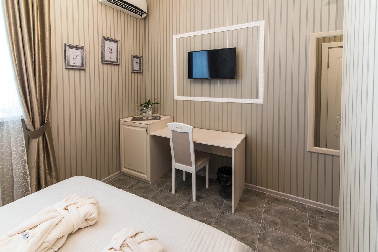 L.O.Y Family Hotel Dnipro Bagian luar foto
