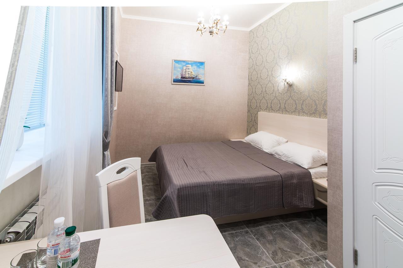 L.O.Y Family Hotel Dnipro Bagian luar foto
