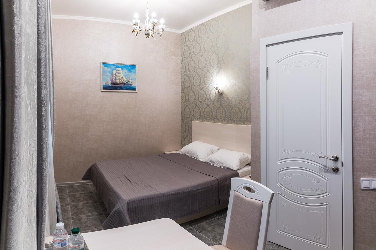 L.O.Y Family Hotel Dnipro Bagian luar foto