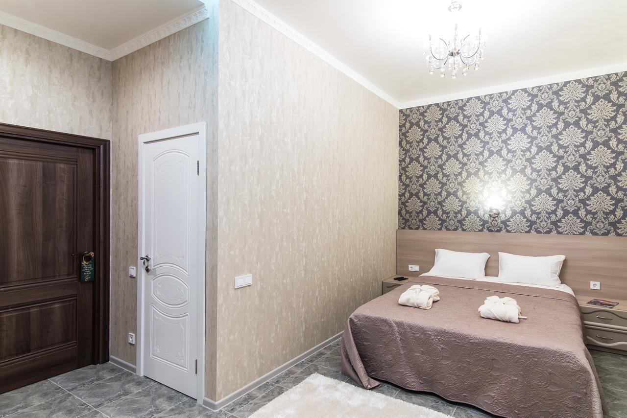 L.O.Y Family Hotel Dnipro Bagian luar foto