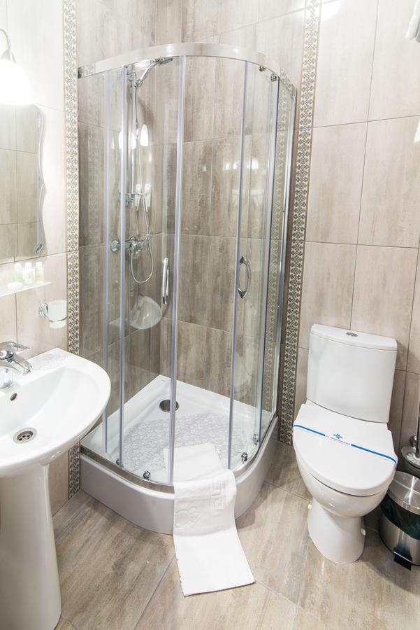 L.O.Y Family Hotel Dnipro Bagian luar foto