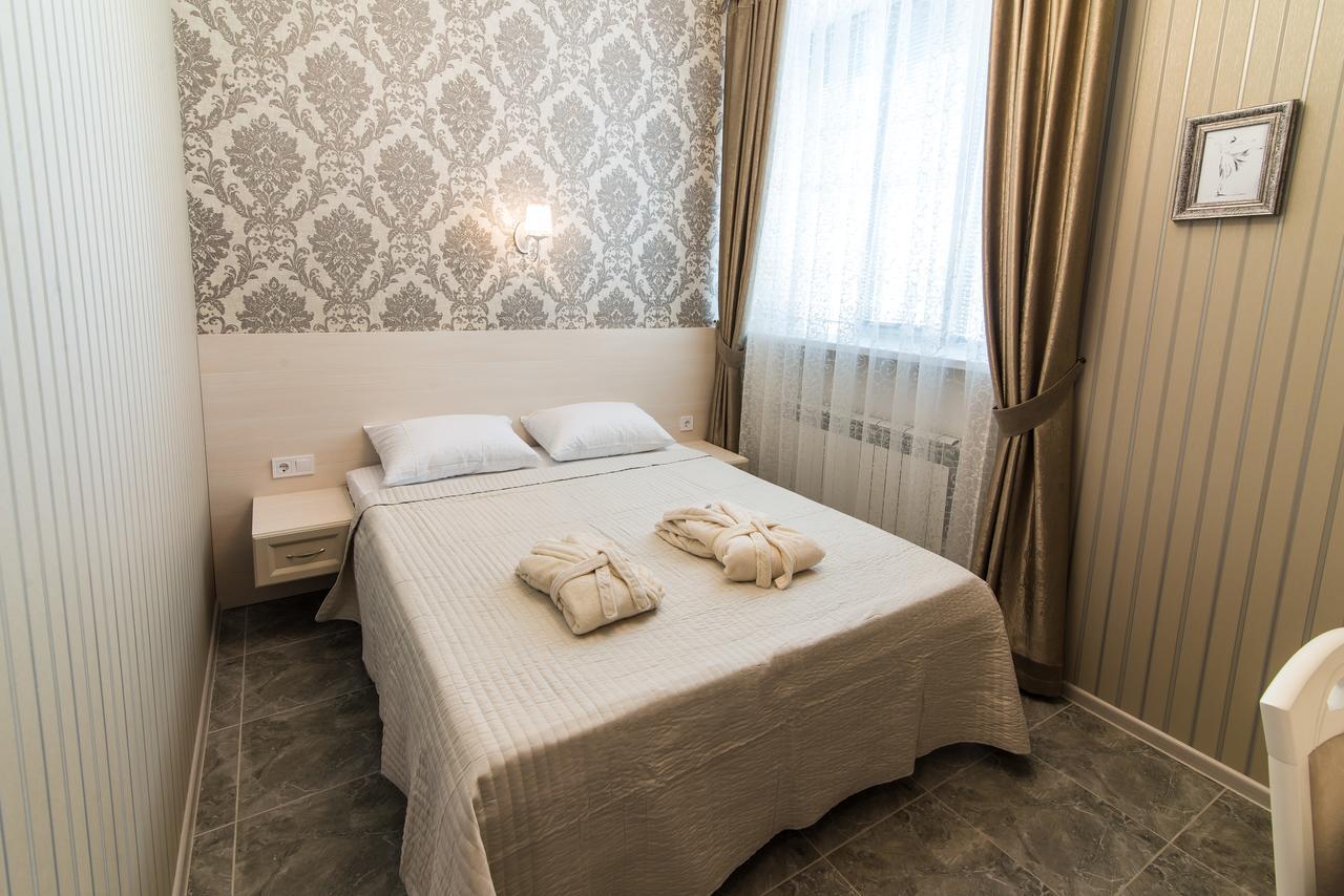 L.O.Y Family Hotel Dnipro Bagian luar foto