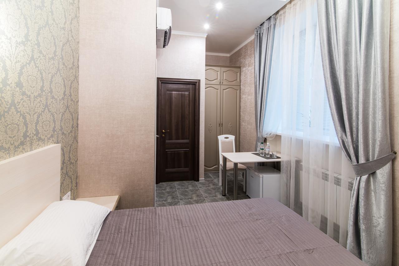 L.O.Y Family Hotel Dnipro Bagian luar foto